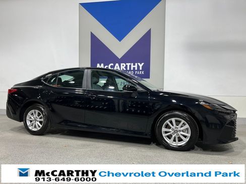 Used 2025 Toyota Camry LE image 3