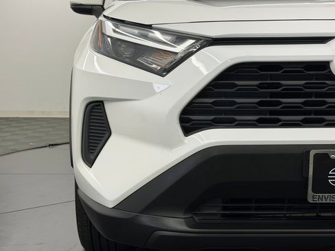 Certified 2022 Toyota RAV4 XLE w/ Carpet Mat Package (TMS) AWD/4WD image 9