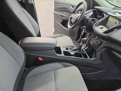 Used 2017 Ford Escape SE w/ Equipment Group 201A FWD image 17