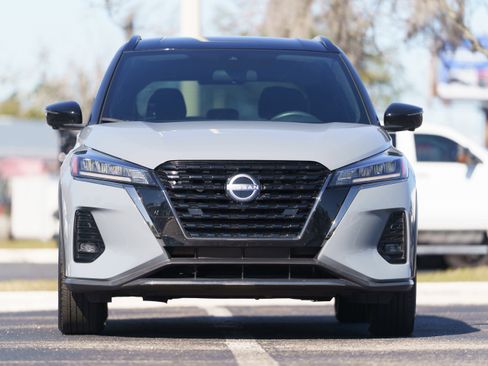 Used 2023 Nissan Kicks SR image 30
