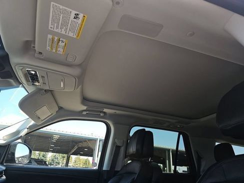 Used 2025 Lincoln Navigator Reserve AWD/4WD image 16