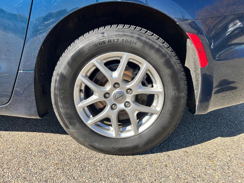 Used 2022 Chrysler Pacifica Touring-L w/ Uconnect Theater Family Group FWD image 20