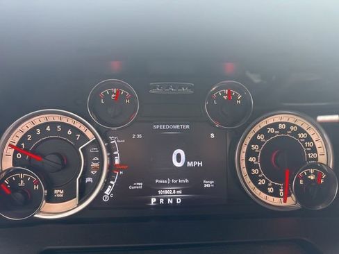 Used 2018 RAM 1500 Laramie AWD/4WD image 29