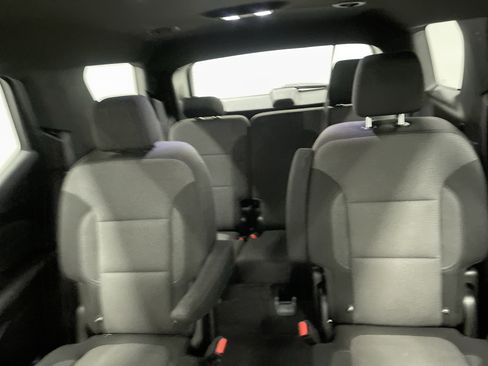 Used 2022 Chevrolet Traverse LT FWD image 11