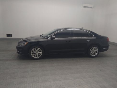 Used 2018 Volkswagen Passat 2.0T SE FWD image 2