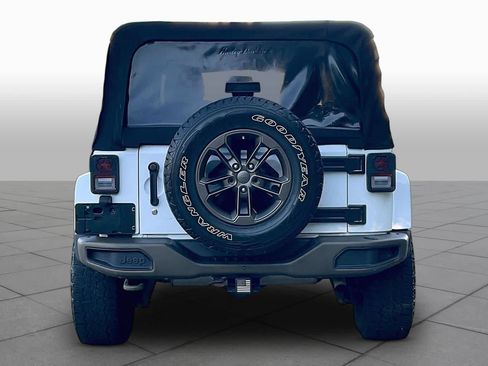 Used 2017 Jeep Wrangler Unlimited Sahara AWD/4WD image 4