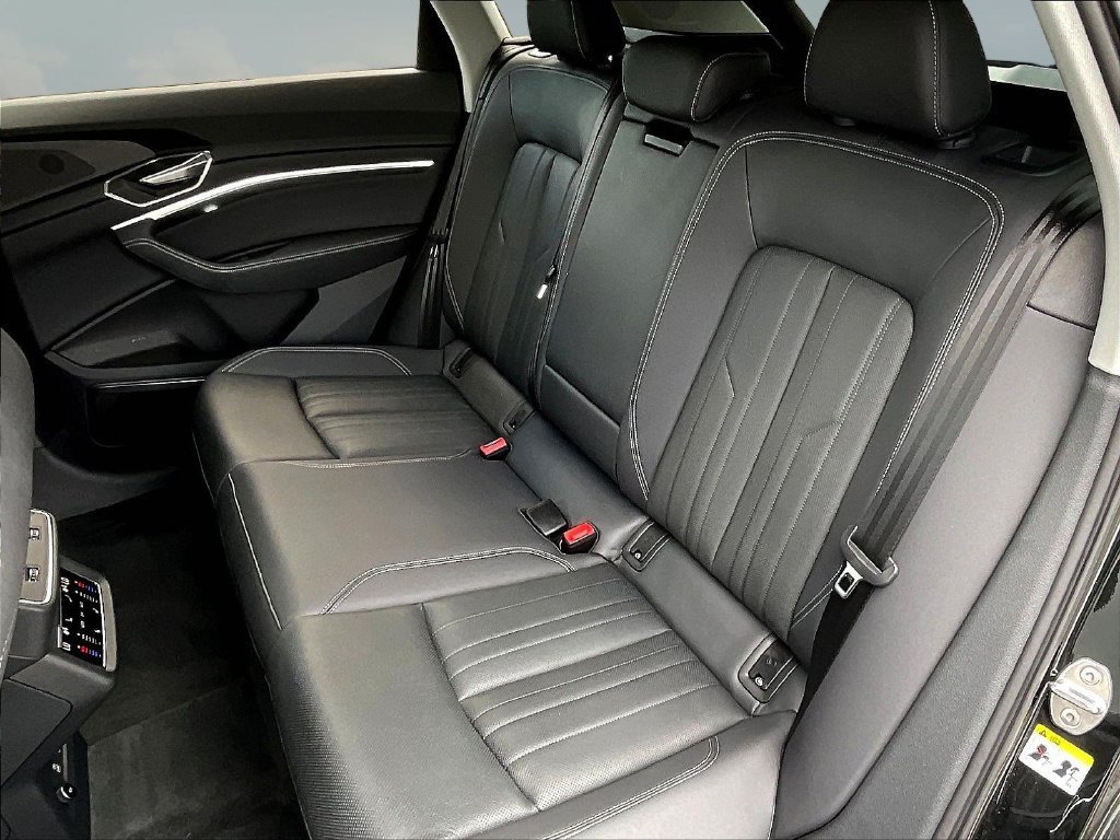 Used 2024 Audi Q8 e-tron Premium Plus w/ Premium Plus Package AWD/4WD image 23