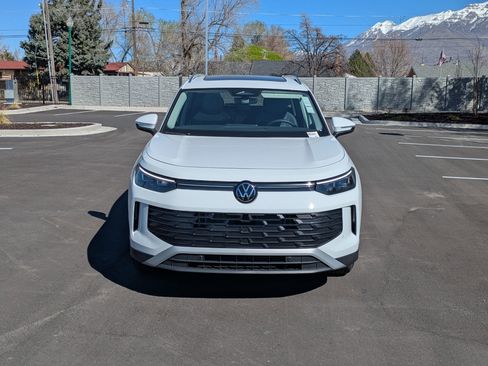 New 2026 Volkswagen Tiguan SE image 11