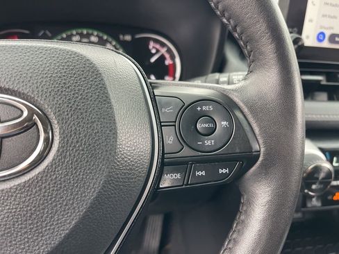 Used 2025 Toyota RAV4 XLE w/ Convenience Package image 18