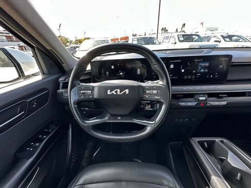 Used 2024 Kia EV9 Light Long Range RWD image 18