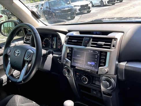 Used 2024 Toyota 4Runner SR5 AWD/4WD image 31