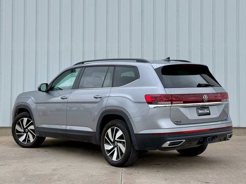 Used 2025 Volkswagen Atlas SE AWD/4WD image 4