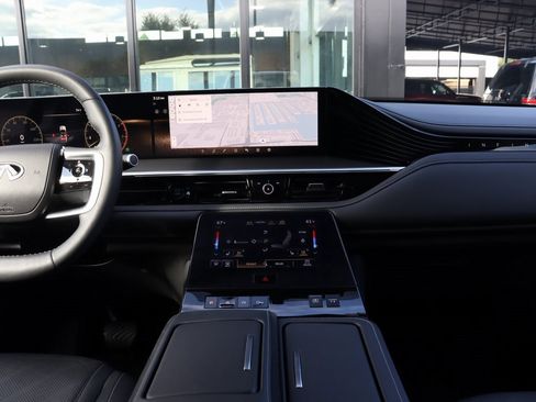 Certified 2025 INFINITI QX80 Luxe image 31