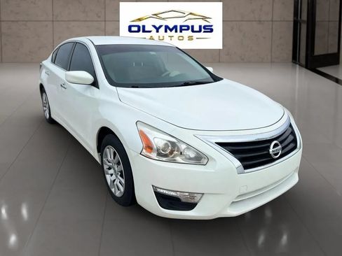 Used 2015 Nissan Altima 2.5 S w/ Power Driver Seat Package FWD image 2