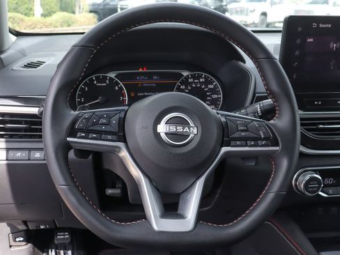 Used 2025 Nissan Altima 2.5 SR w/ SR Premium Package FWD image 23