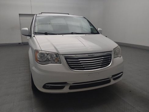 Used 2016 Chrysler Town & Country Touring FWD image 14