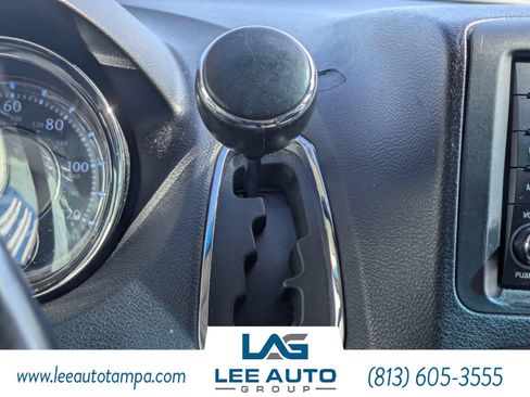 Used 2014 Chrysler Town & Country Touring FWD image 18