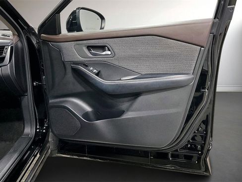 Used 2023 Nissan Rogue SV image 27