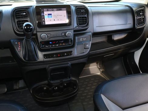 Used 2024 RAM ProMaster 2500 w/ Convenience Group image 12