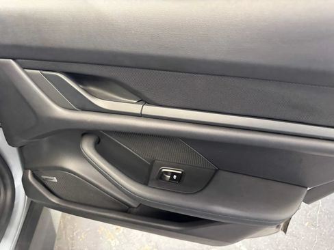 Used 2021 Porsche Taycan RWD image 9