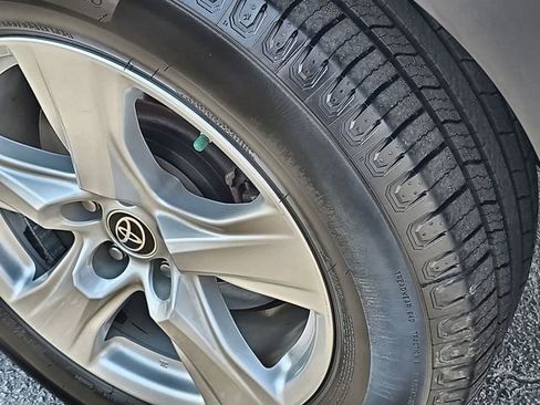 Used 2022 Toyota Highlander LE image 13