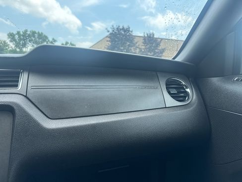 Used 2010 Ford Mustang Coupe image 29