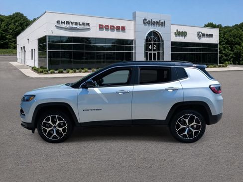 Used 2025 Jeep Compass Limited w/ Sun & Sound Group AWD/4WD image 3
