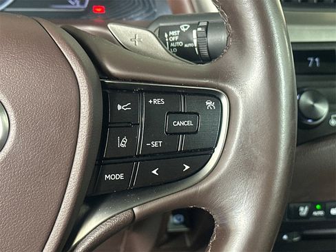 Used 2020 Lexus ES 300h w/ Premium Package image 26