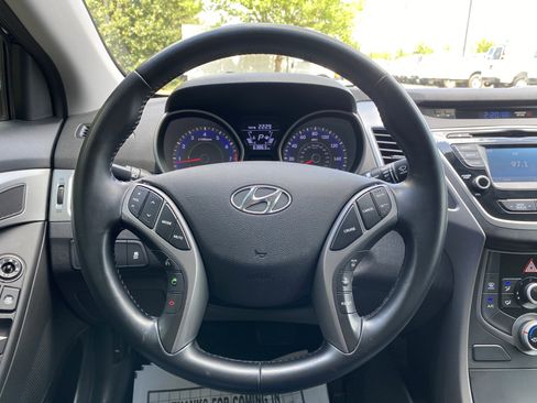 Used 2015 Hyundai Elantra SE w/ Option Group 03 FWD image 17