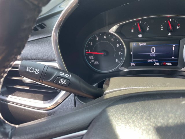 Used 2020 Chevrolet Equinox LT w/ Driver Convenience Package FWD image 24