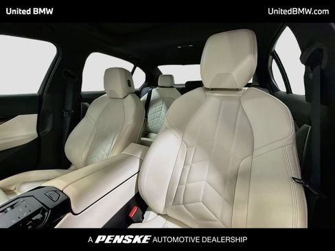 Used 2025 BMW 530i w/ M Sport Package RWD image 5