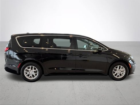 Used 2025 Chrysler Pacifica Select FWD image 6