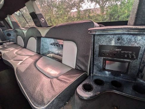 Used 2011 Chevrolet Suburban LS image 10