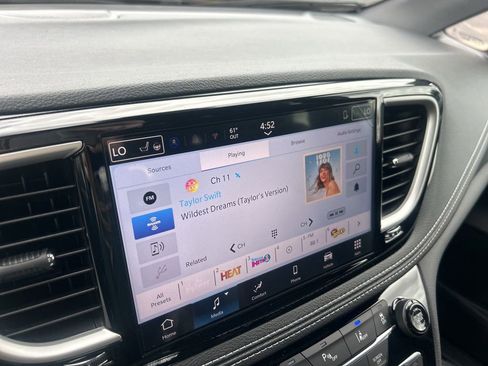 New 2026 Chrysler Pacifica Select AWD/4WD image 13