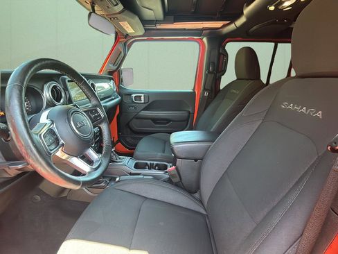 Used 2019 Jeep Wrangler Unlimited Sahara w/ LED Lighting Group AWD/4WD image 18
