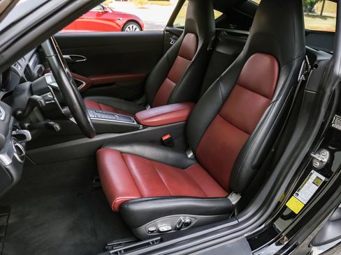 Used 2019 Porsche 718 Cayman S RWD image 25