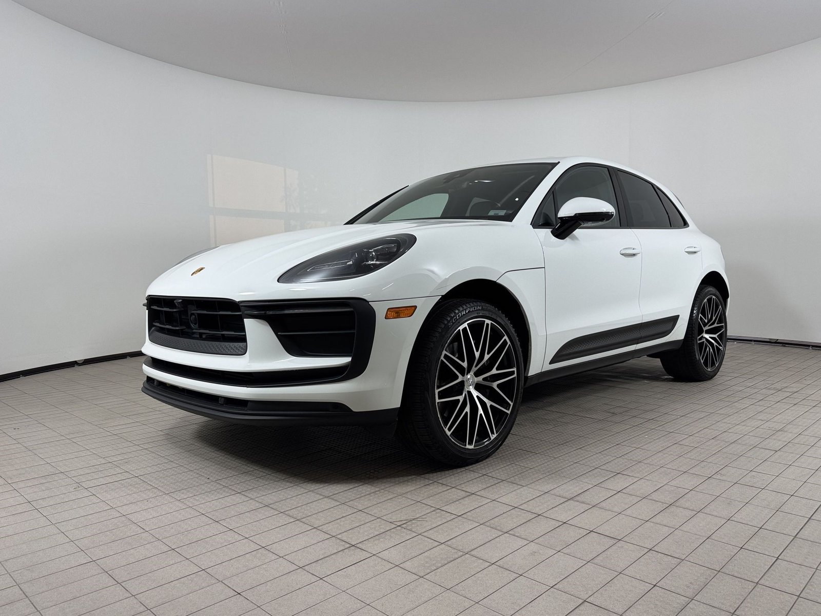 Certified 2023 Porsche Macan AWD/4WD image 1