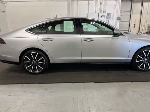 Used 2025 Honda Accord Touring image 10