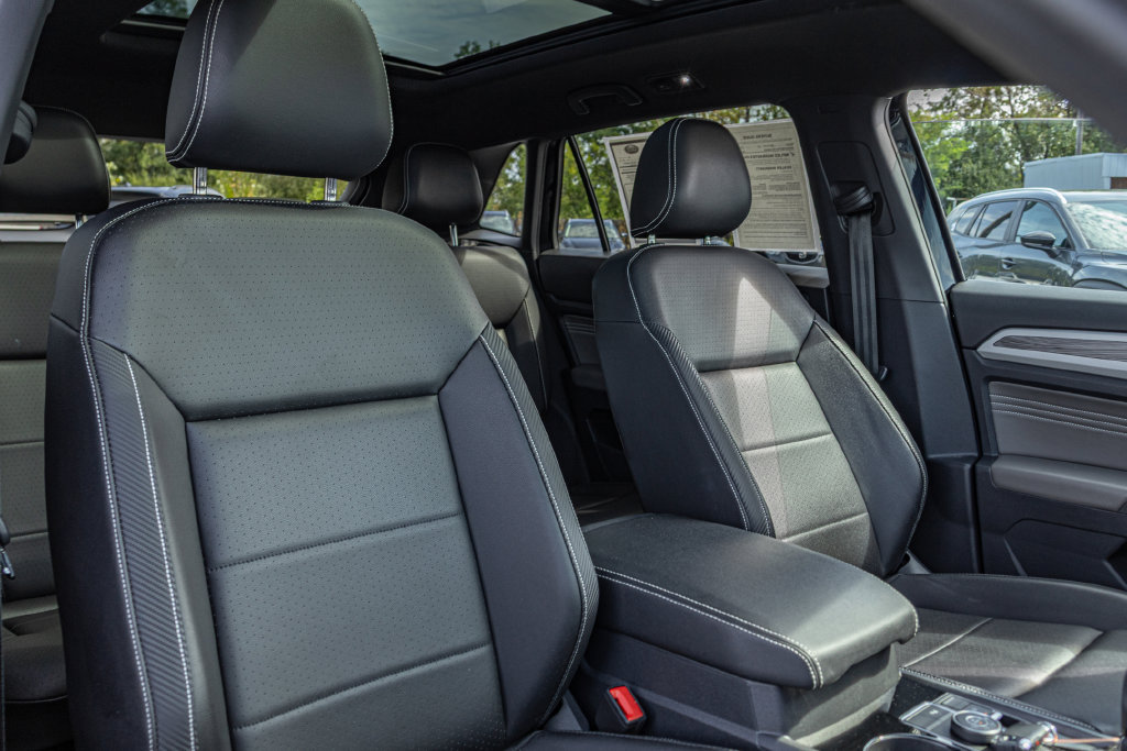 Certified 2023 Volkswagen Atlas Cross Sport SE w/ Panoramic Sunroof Package AWD/4WD image 34