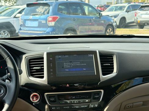 Used 2016 Honda Pilot Touring image 19