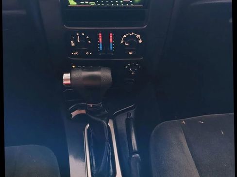 Used 2008 GMC Envoy SLE image 17