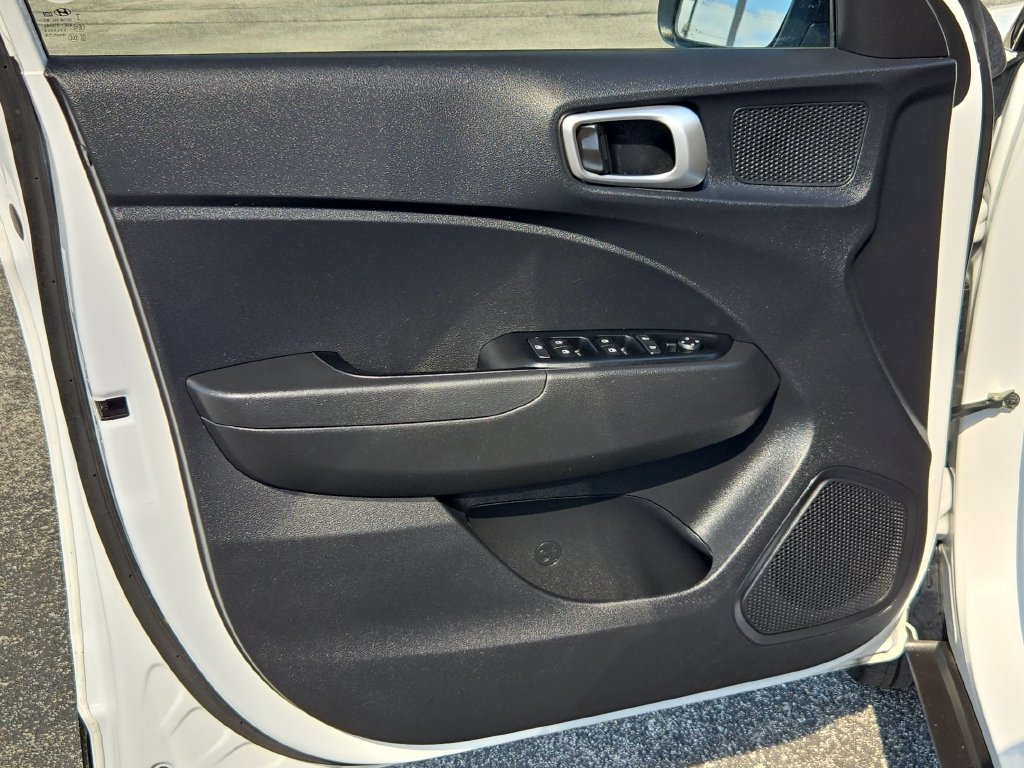 Used 2026 Hyundai Venue SEL FWD image 11