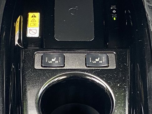Used 2022 Toyota Prius Prime XLE FWD image 16