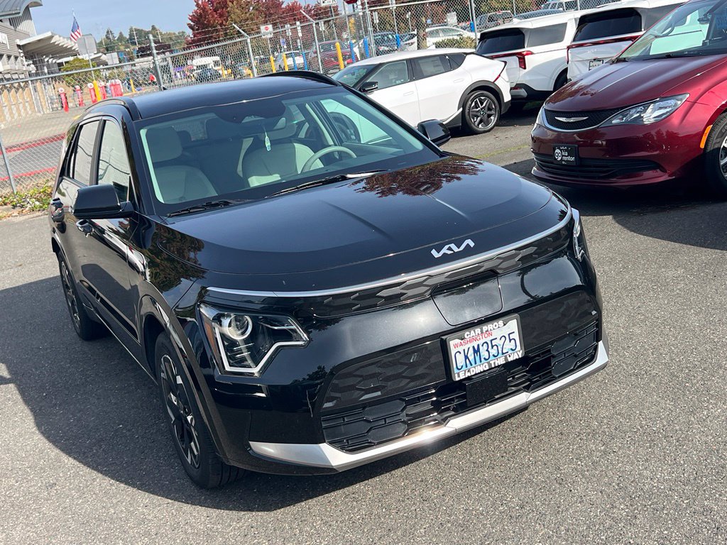 Used 2023 Kia Niro Wind w/ Wind Preserve Package FWD image 3