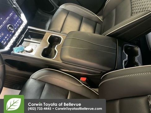 Used 2025 GMC Acadia Denali image 17