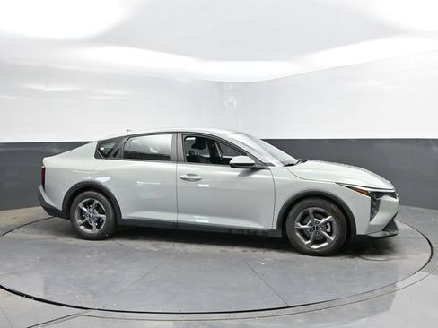 Used 2025 Kia K4 FWD image 3