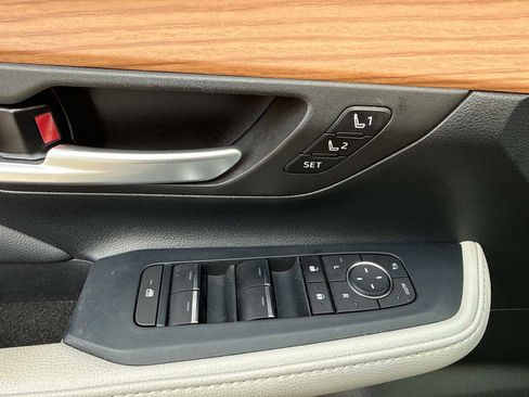 Used 2024 Toyota Grand Highlander AWD image 19