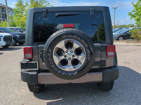 Used 2018 Jeep Wrangler Unlimited Sahara w/ Connectivity Group AWD/4WD image 5