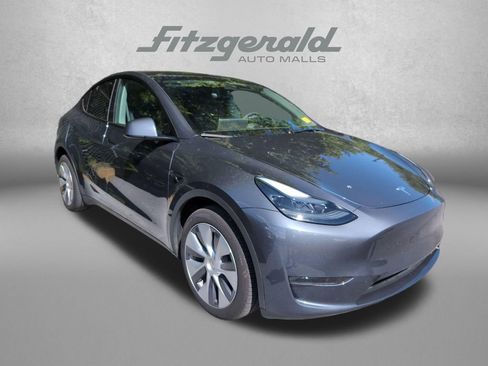 Used 2023 Tesla Model Y Long Range AWD/4WD image 1
