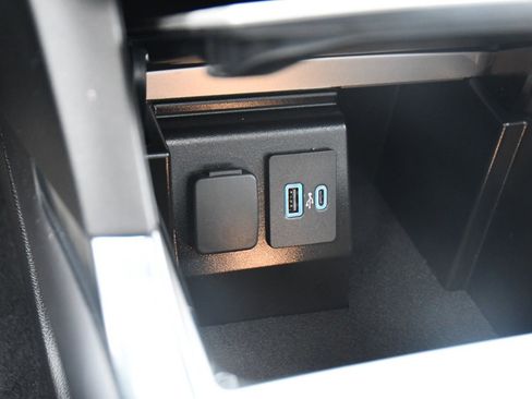 Used 2023 Ford Explorer XLT w/ Equipment Group 202A image 33